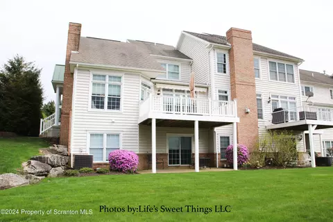 Exterior - 306 Thackeray Cl, Moosic, PA 18507 photo 2 of 5