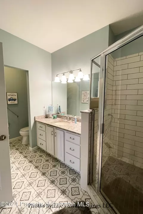 Bath - 306 Thackeray Cl, Moosic, PA 18507 photo 3 of 7