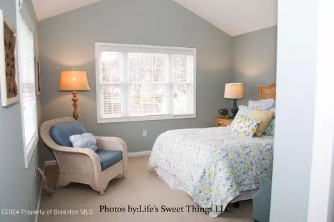 Bedroom - 306 Thackeray Cl, Moosic, PA 18507 photo 2 of 3