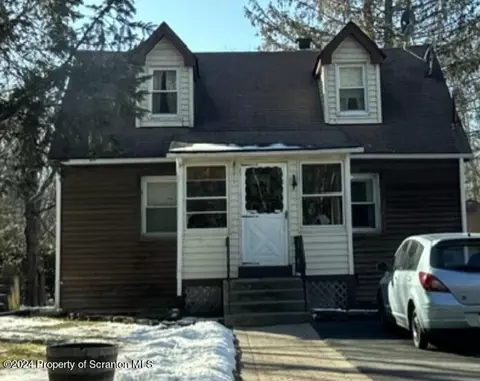 40 Tobyhanna Rd, Gouldsboro, PA 18424
