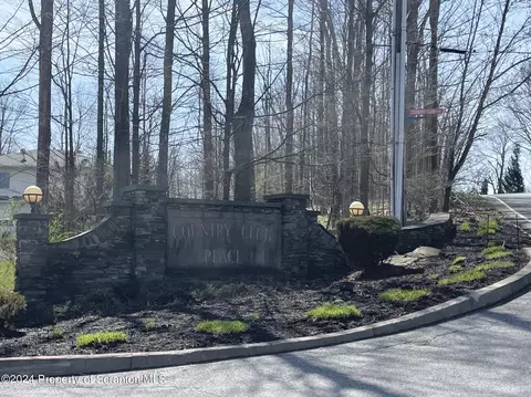 7 Country Club Pl, South Abington Twp, PA 18411