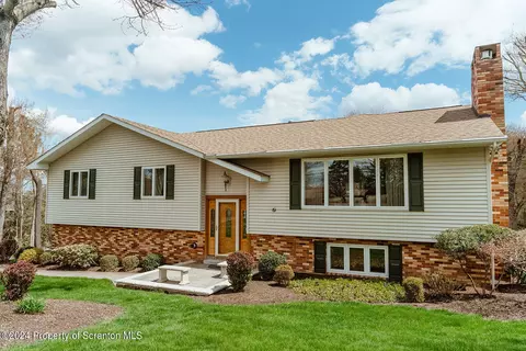 103 Birch Dr, Roaring Brook Twp, PA 18444