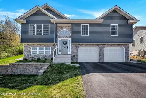 140 Skytop Dr, Avoca, PA 18641