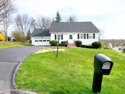 107 Fawn Dr, Roaring Brook Twp, PA 18444