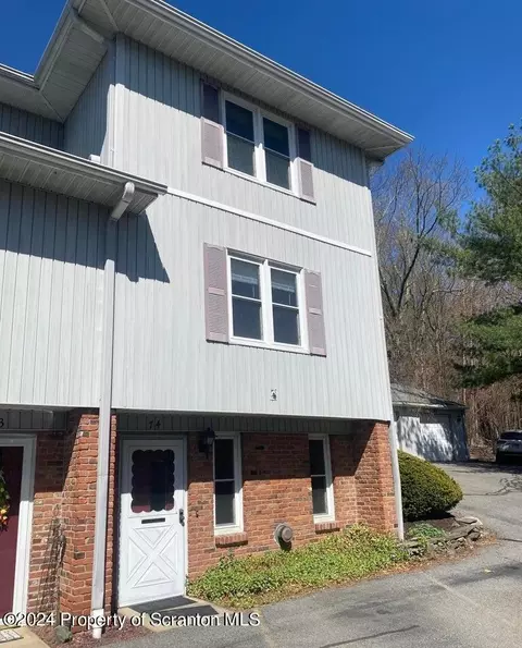 74 Abington Gardens Dr, South Abington, PA 18411