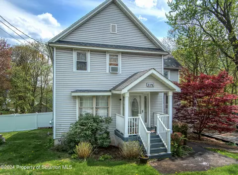 114 Layton Rd, South Abington, PA 18411