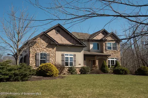 117 Stonefield Dr, Jefferson Twp, PA 18436