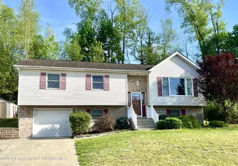 106 Northpoint Dr, Olyphant, PA 18447