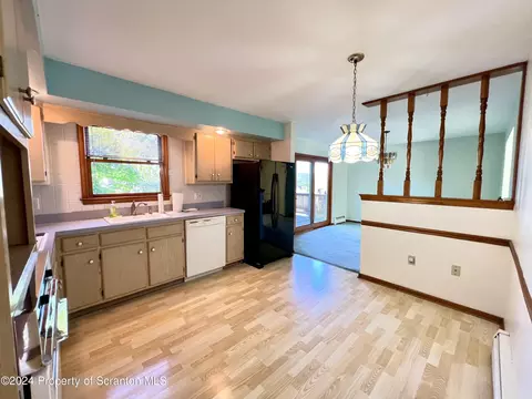 906 Sunset Dr, Olyphant, PA 18447 photo 11