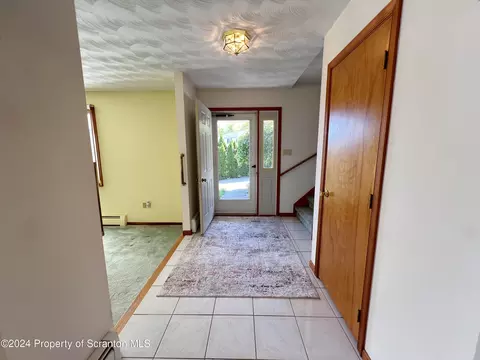 906 Sunset Dr, Olyphant, PA 18447 photo 6