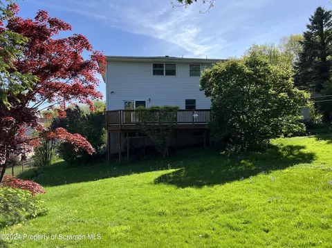 906 Sunset Dr, Olyphant, PA 18447 photo 2