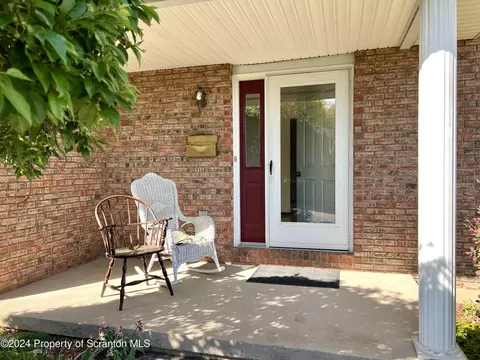 906 Sunset Dr, Olyphant, PA 18447 photo 5