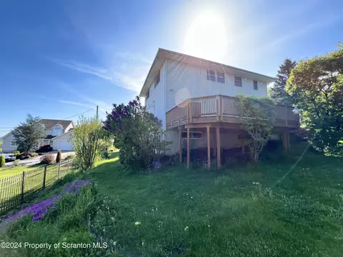 906 Sunset Dr, Olyphant, PA 18447 photo 3