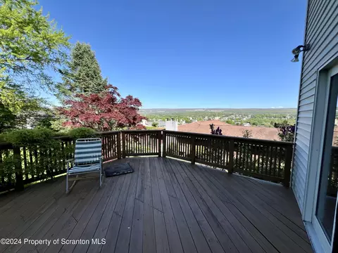 906 Sunset Dr, Olyphant, PA 18447 photo 4