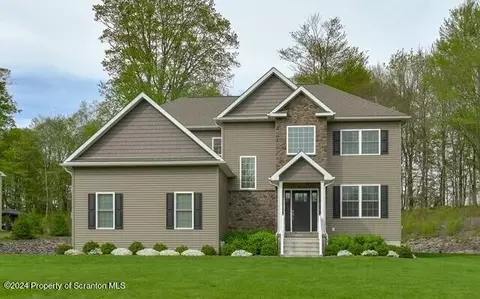 127 Stonefield Dr, Jefferson Twp, PA 18436