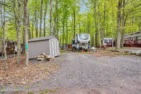 119 Oak Pl, Covington Twp, PA 18424