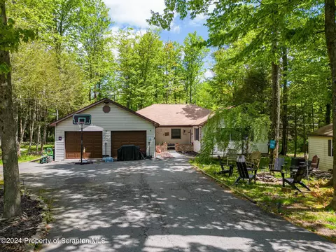 154 Underwood Ln, Lake Ariel, PA 18436