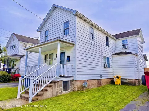 1011 Line St, Archbald, PA 18403
