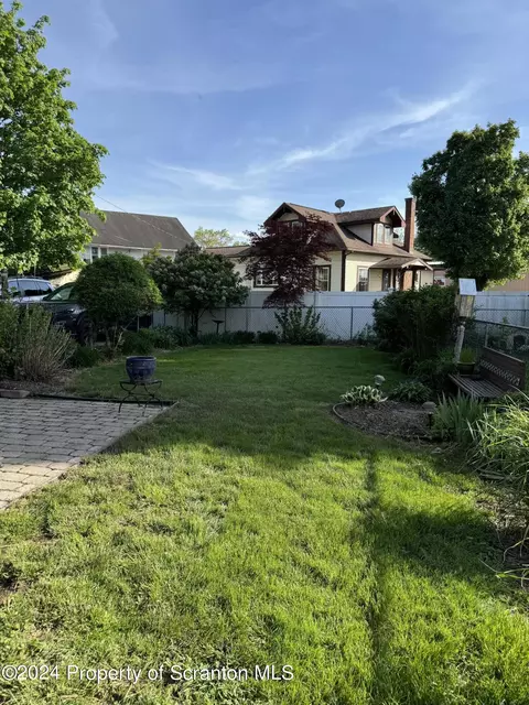 612 Main St, Moosic, PA 18507 photo 8