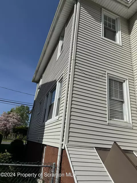 612 Main St, Moosic, PA 18507 photo 9