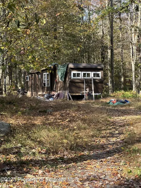 5 Sioux Path, Gouldsboro, PA 18424