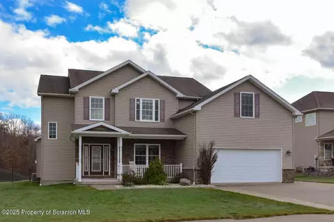 128 S Cougar Dr, Archbald, PA 18403