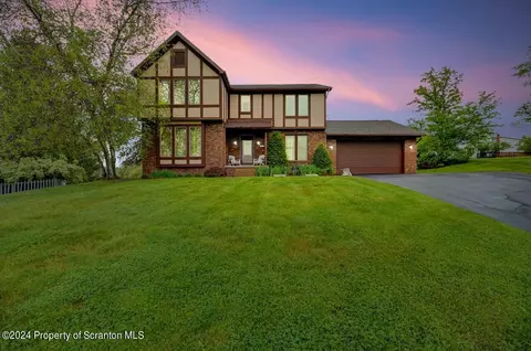 711 Epirus Hl, Clarks Summit, PA 18411