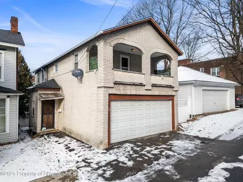 83 Spring St, Carbondale, PA 18407