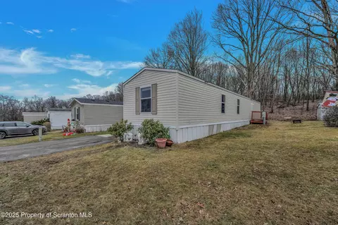 8 Joyce St, Moosic, PA 18507 photo 5