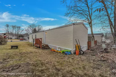 8 Joyce St, Moosic, PA 18507 photo 6