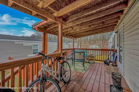 8 Joyce St, Moosic, PA 18507 photo 8