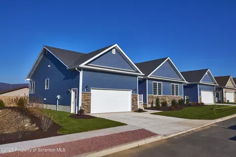 108 Normandy Dr, Jessup, PA 18434