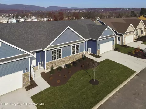 110 Normandy Dr, Jessup, PA 18434