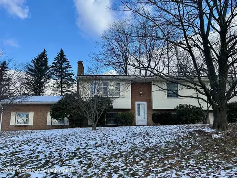 438 Dogwood Dr, Clarks Summit, PA 18411