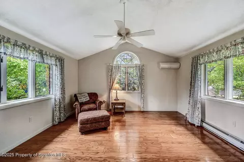 14 Terrace Dr, Scranton, PA 18505