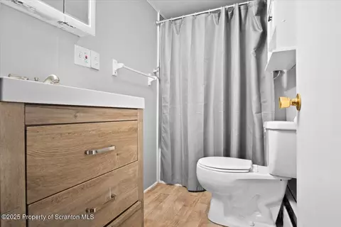 Bath - 512 Delaware Ave, Olyphant, PA 18447 photo 6 of 6