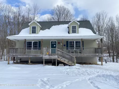 44 Wilbur Way, Covington Twp, PA 18444
