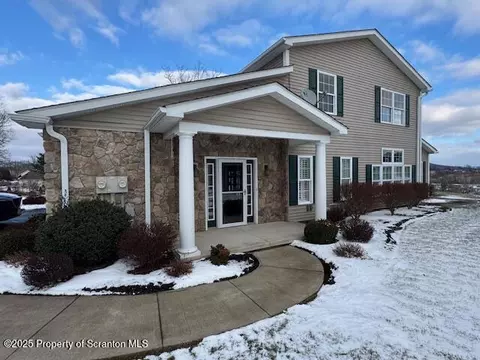 7 Brookfield Cir, Clarks Summit, PA 18411