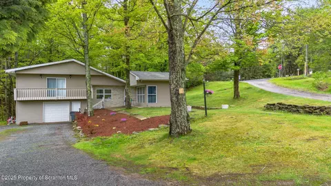 713 Morgan Hwy, Clarks Summit, PA 18411