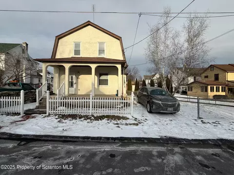 808 W Grant St, Blakely, PA 18447