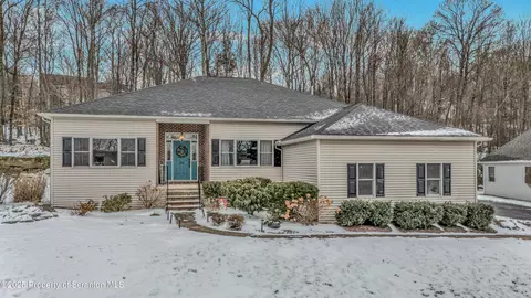 212 Marcaby Ln, Clarks Summit, PA 18411
