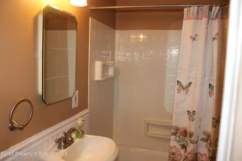 Bath - 347 Terrace Ave, Shavertown, PA 18708 photo 3 of 5