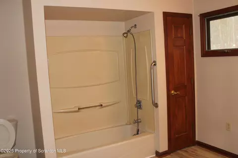 Bath - 347 Terrace Ave, Shavertown, PA 18708 photo 4 of 5