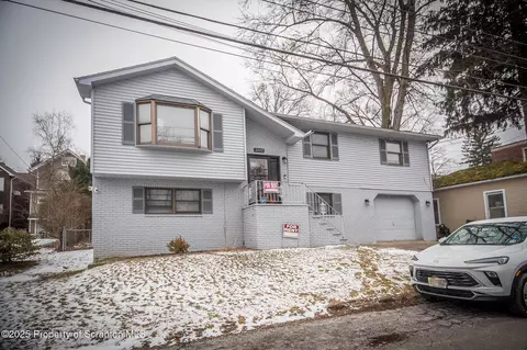 2402 Dimmock Ct, Scranton, PA 18509