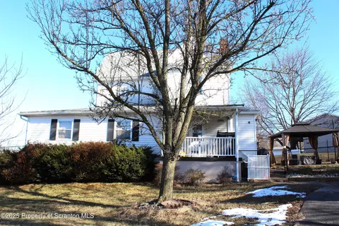 838 George St, Throop, PA 18512
