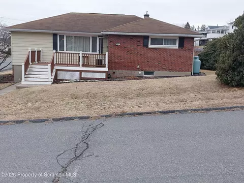 401 Rosedale Dr, Taylor, PA 18517