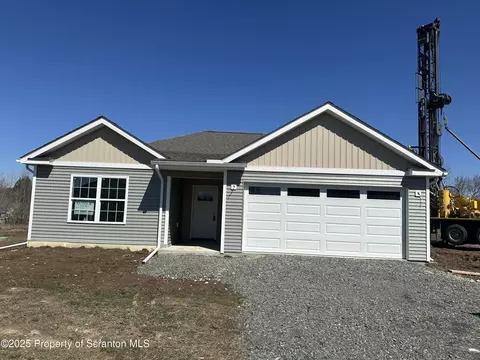242 Mountainview Dr, Jefferson Twp, PA 18436