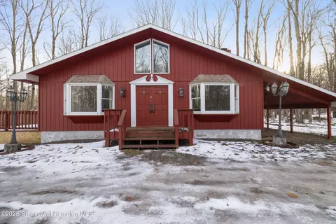 92 Norton Dr, Gouldsboro, PA 18424