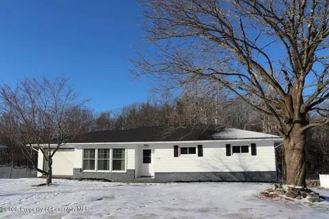 114 Sunset Rd, Roaring Brook Twp, PA 18444