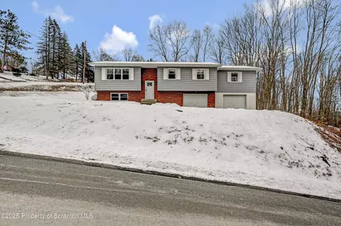 203 Julia St, Moscow, PA 18444